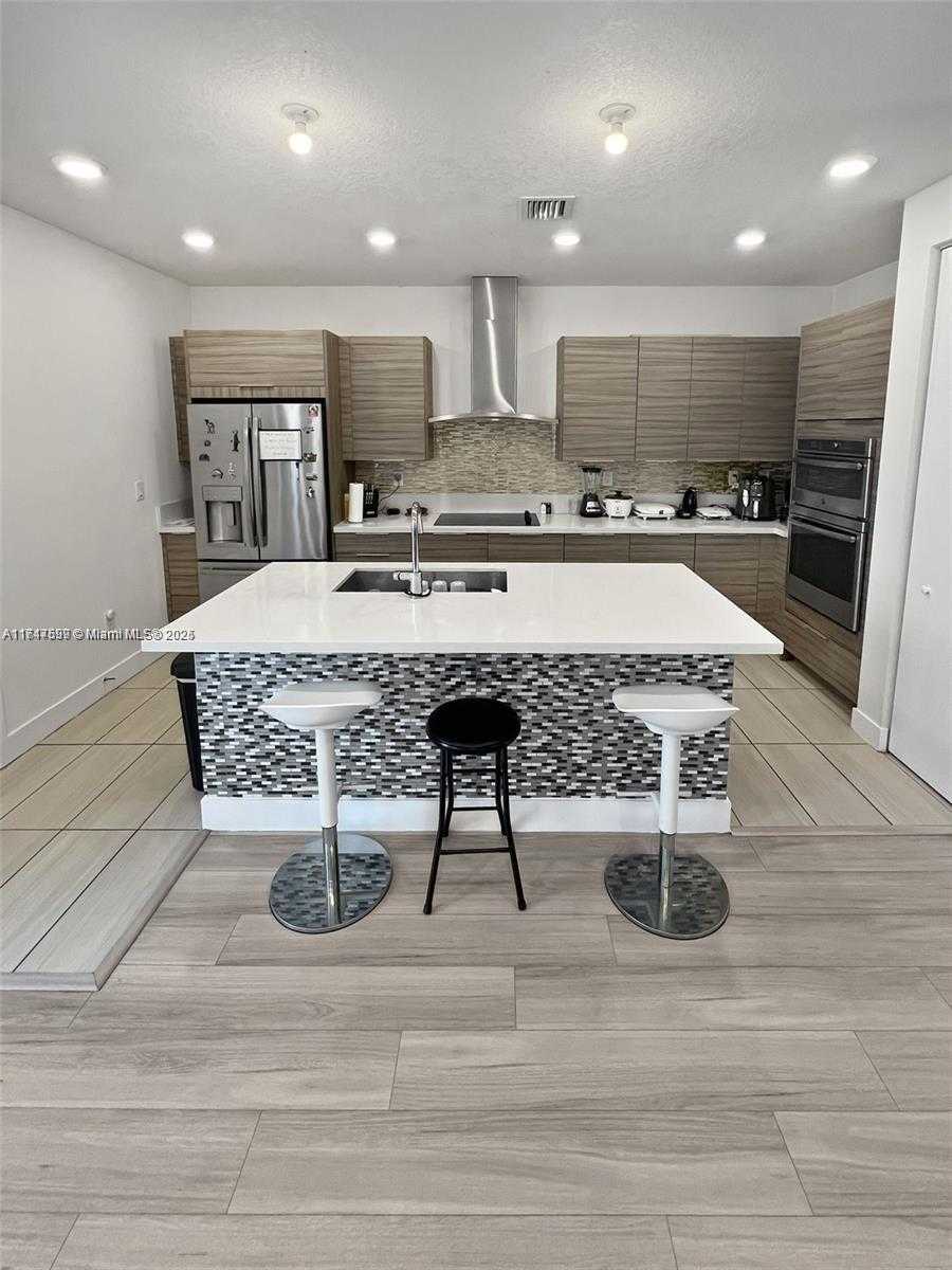 Small Image of 10441 NW 66th St, Doral, FL 33178, USA Number 11
