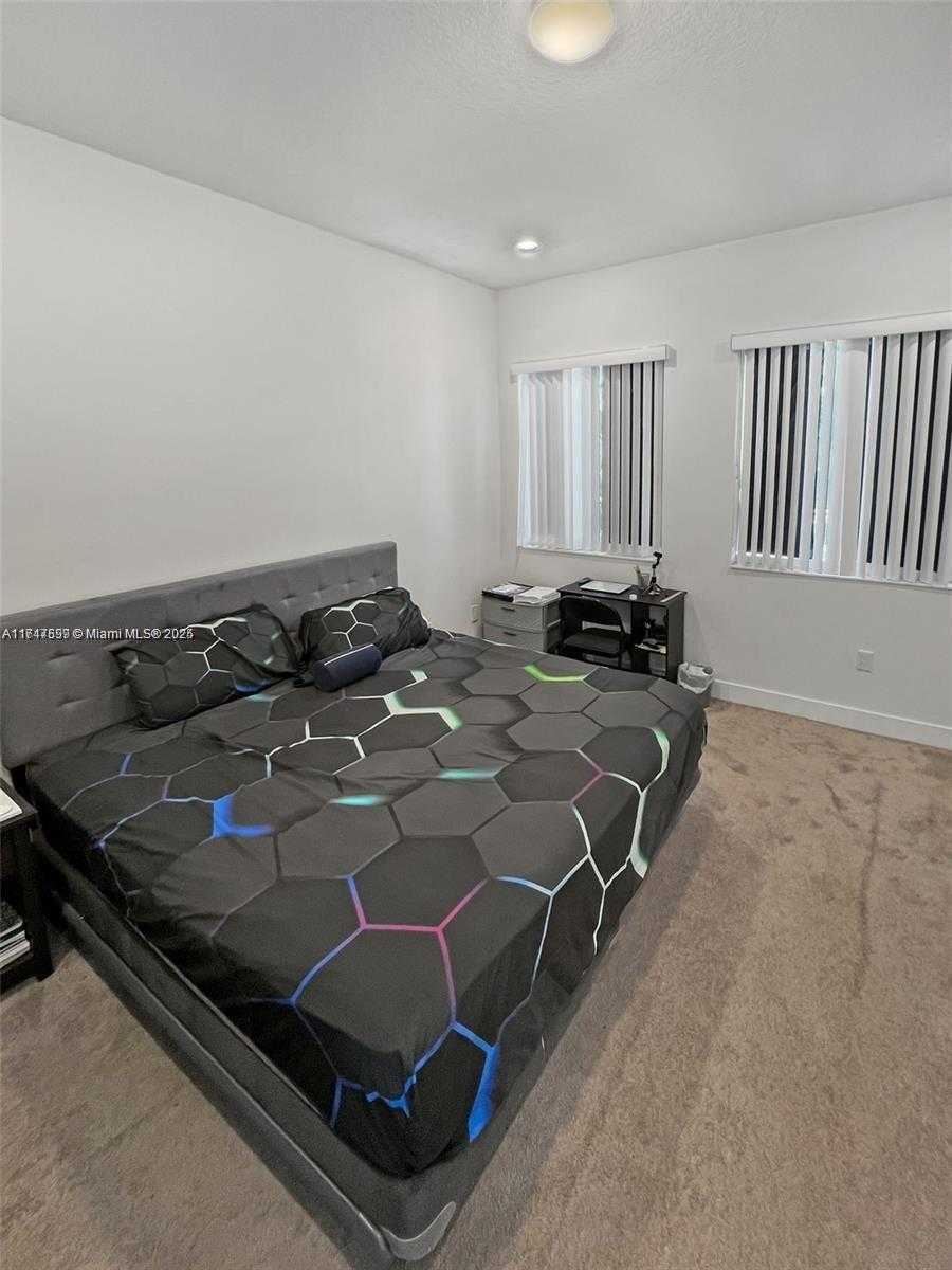 Small Image of 10441 NW 66th St, Doral, FL 33178, USA Number 12