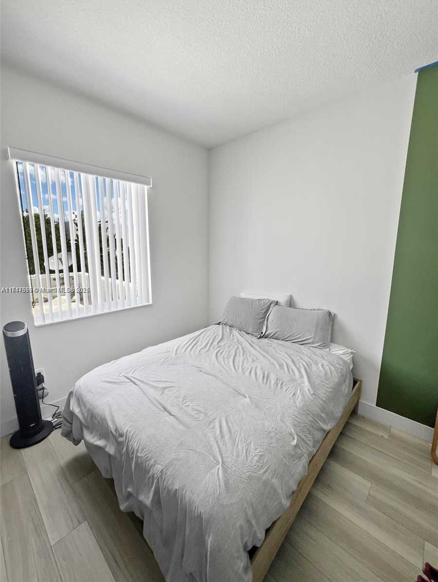 Small Image of 10441 NW 66th St, Doral, FL 33178, USA Number 14