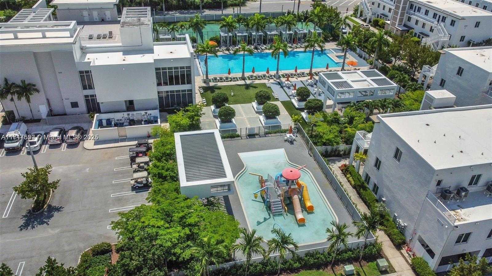 Small Image of 10441 NW 66th St, Doral, FL 33178, USA Number 17