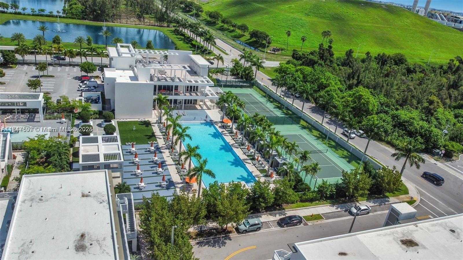 Small Image of 10441 NW 66th St, Doral, FL 33178, USA Number 18