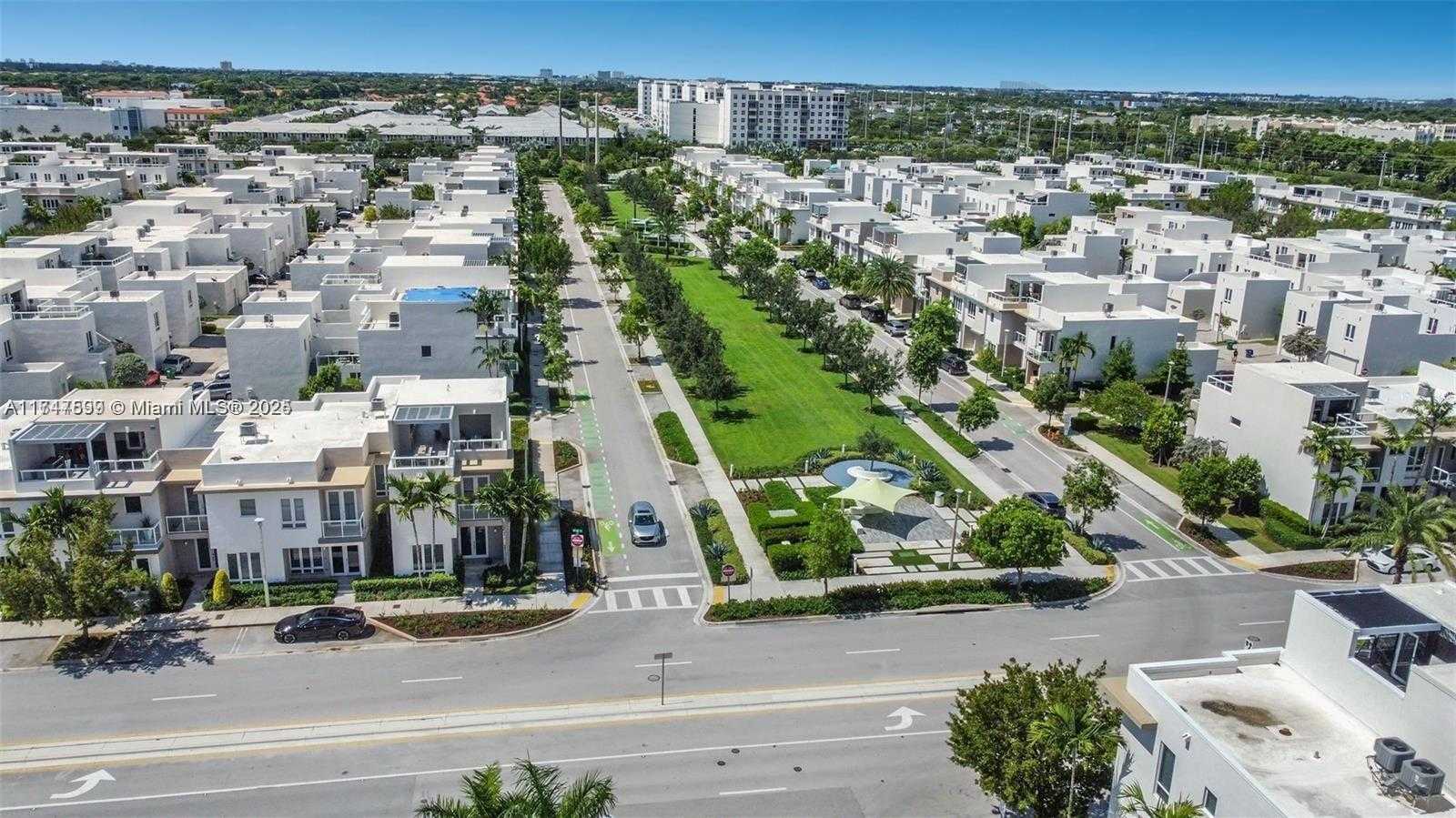 Small Image of 10441 NW 66th St, Doral, FL 33178, USA Number 4