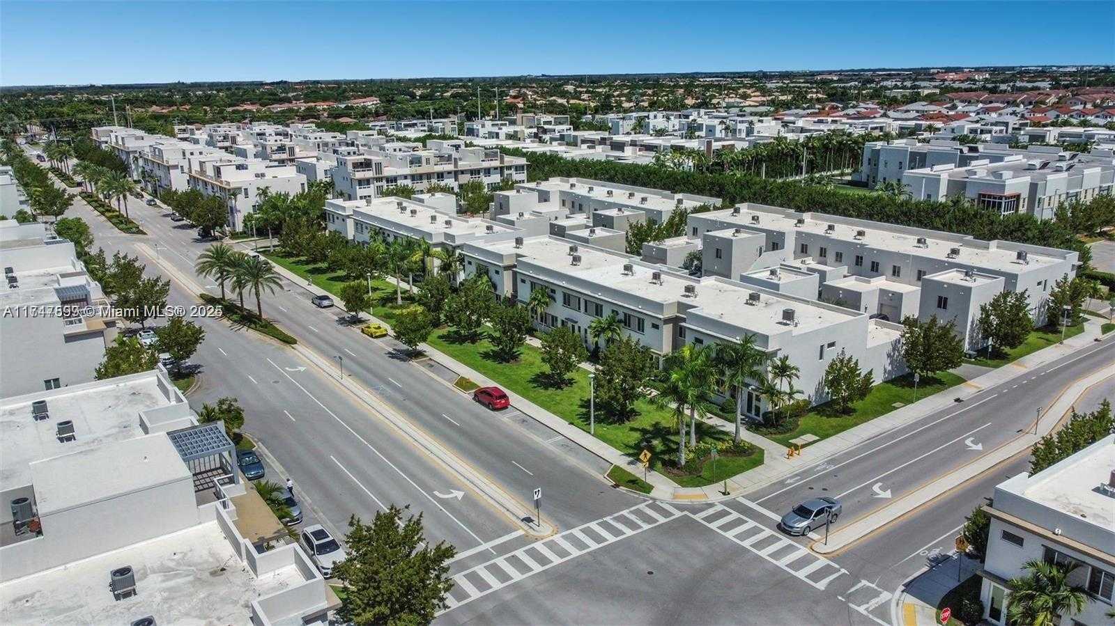 Small Image of 10441 NW 66th St, Doral, FL 33178, USA Number 5