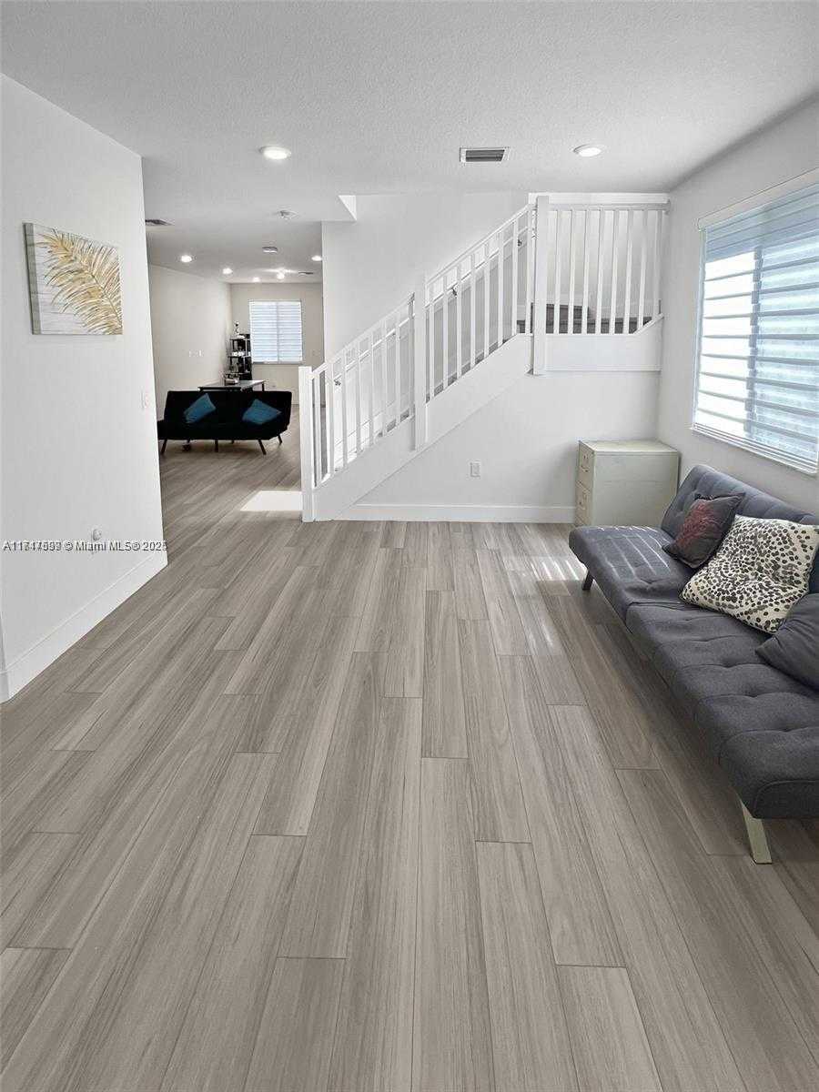 Small Image of 10441 NW 66th St, Doral, FL 33178, USA Number 6