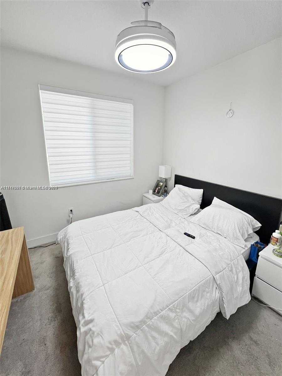 Small Image of 10441 NW 66th St, Doral, FL 33178, USA Number 8