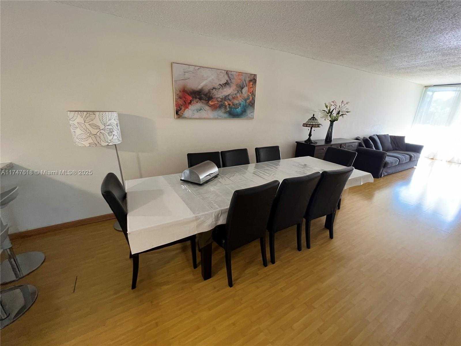 Small Image of 3375 N Country Club Dr, Miami, FL 33180, USA Number 10