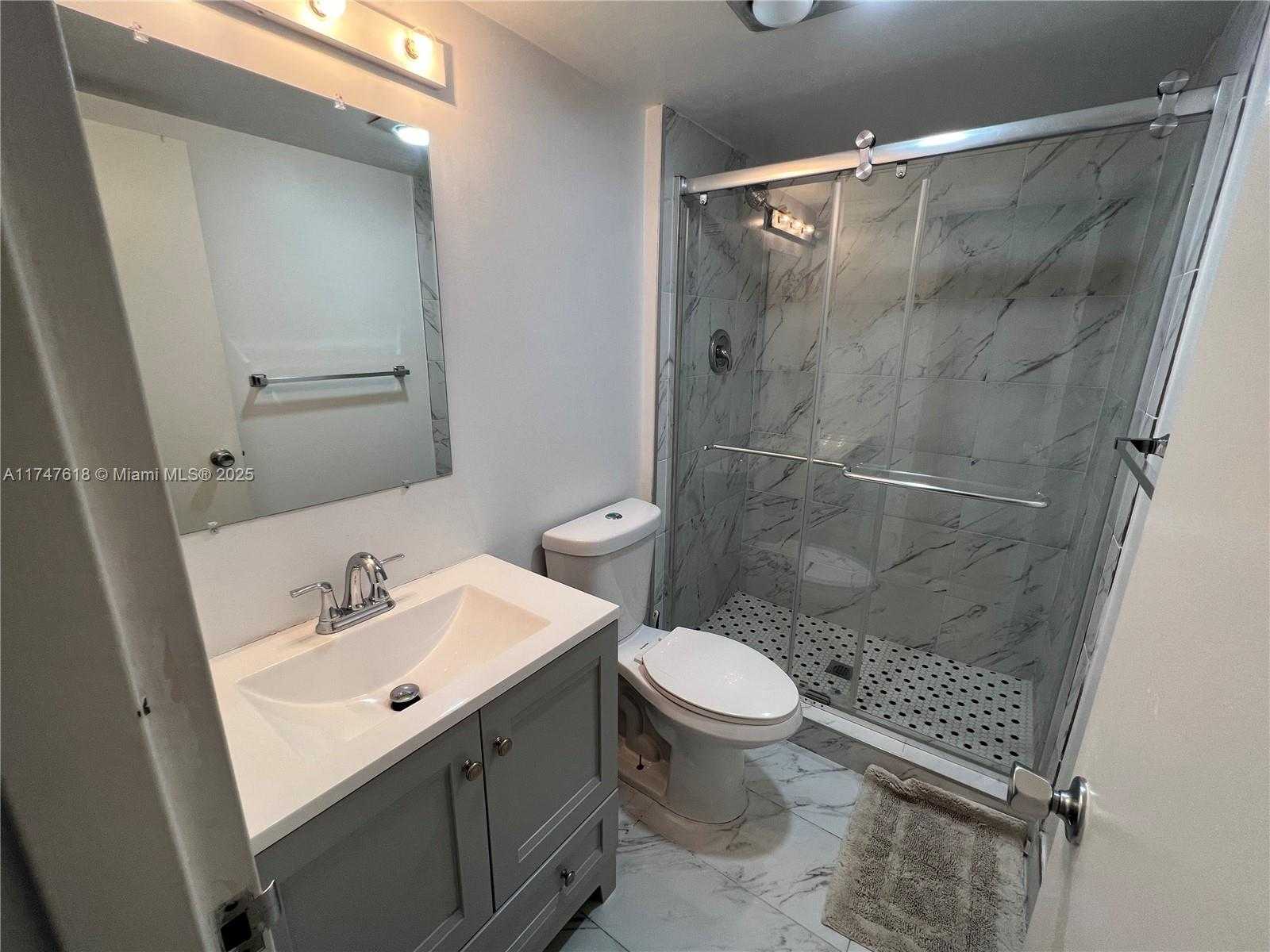 Small Image of 3375 N Country Club Dr, Miami, FL 33180, USA Number 16