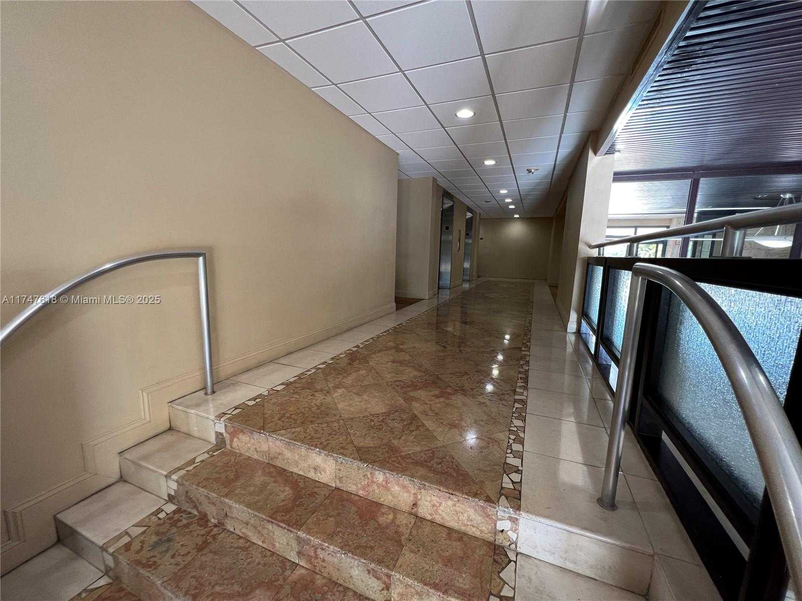 Small Image of 3375 N Country Club Dr, Miami, FL 33180, USA Number 3