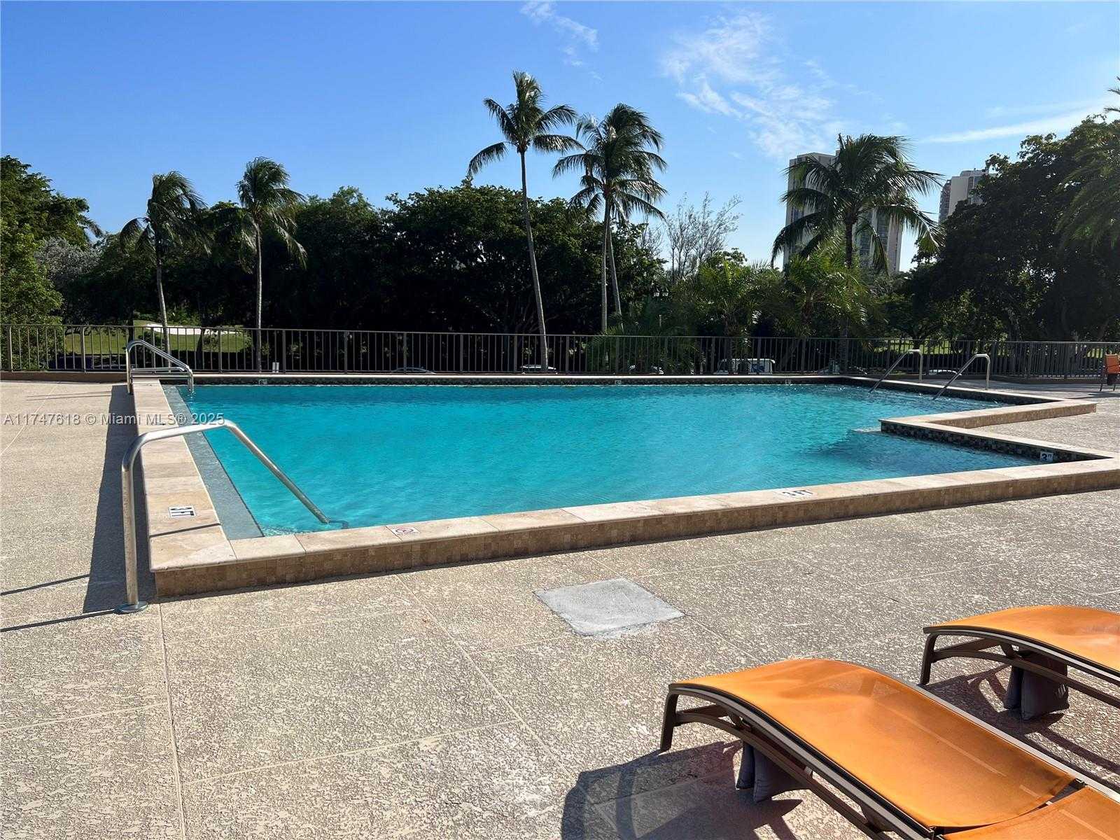 Small Image of 3375 N Country Club Dr, Miami, FL 33180, USA Number 6