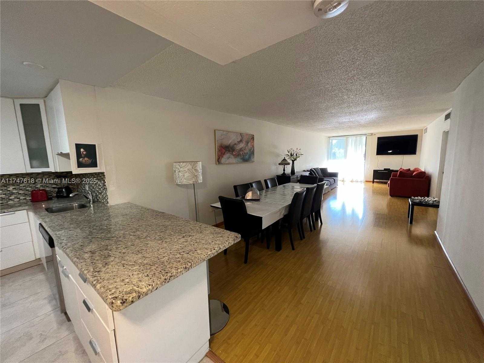 Small Image of 3375 N Country Club Dr, Miami, FL 33180, USA Number 8