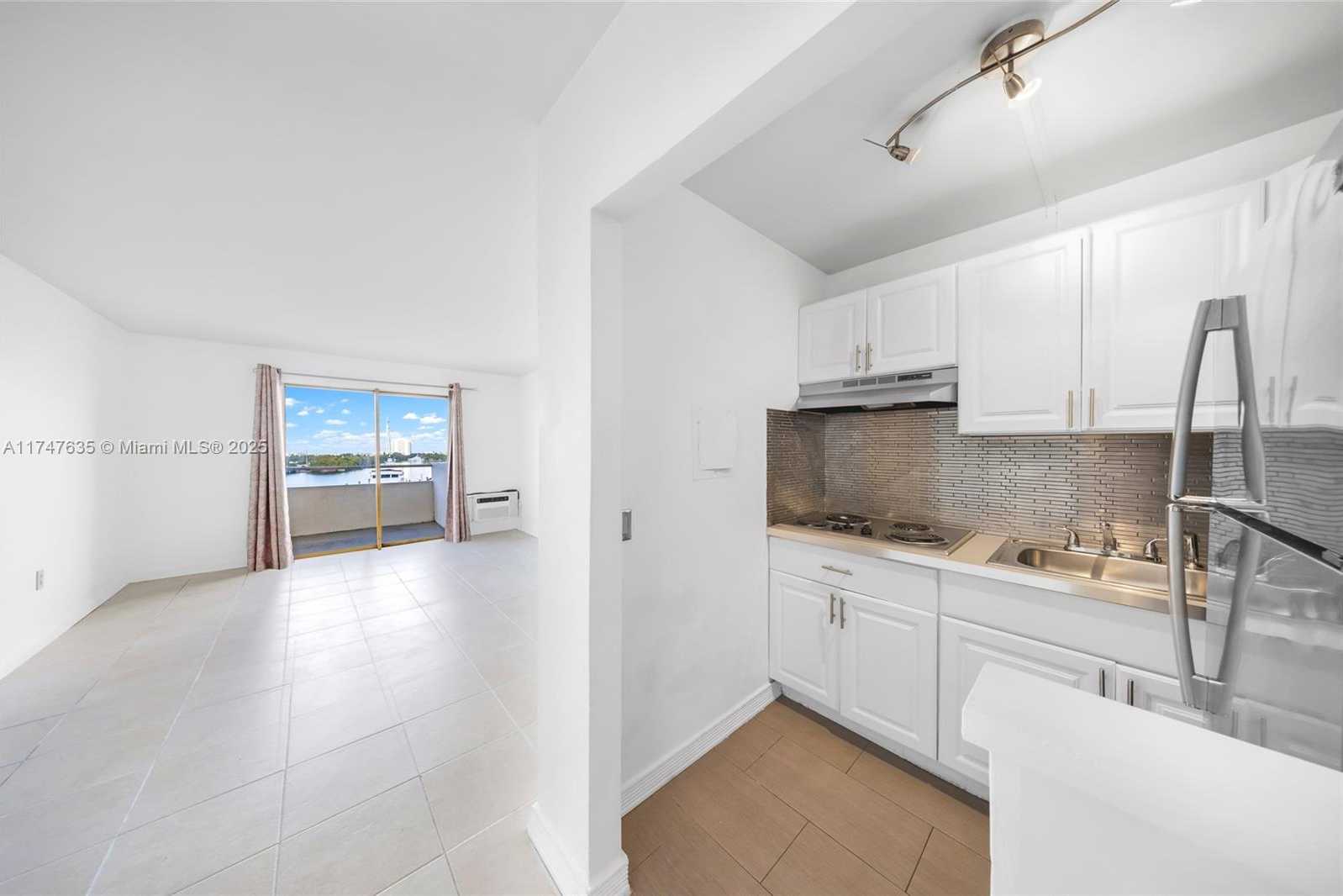 Small Image of 7904 WEST DR #203, North Bay Village Number 37