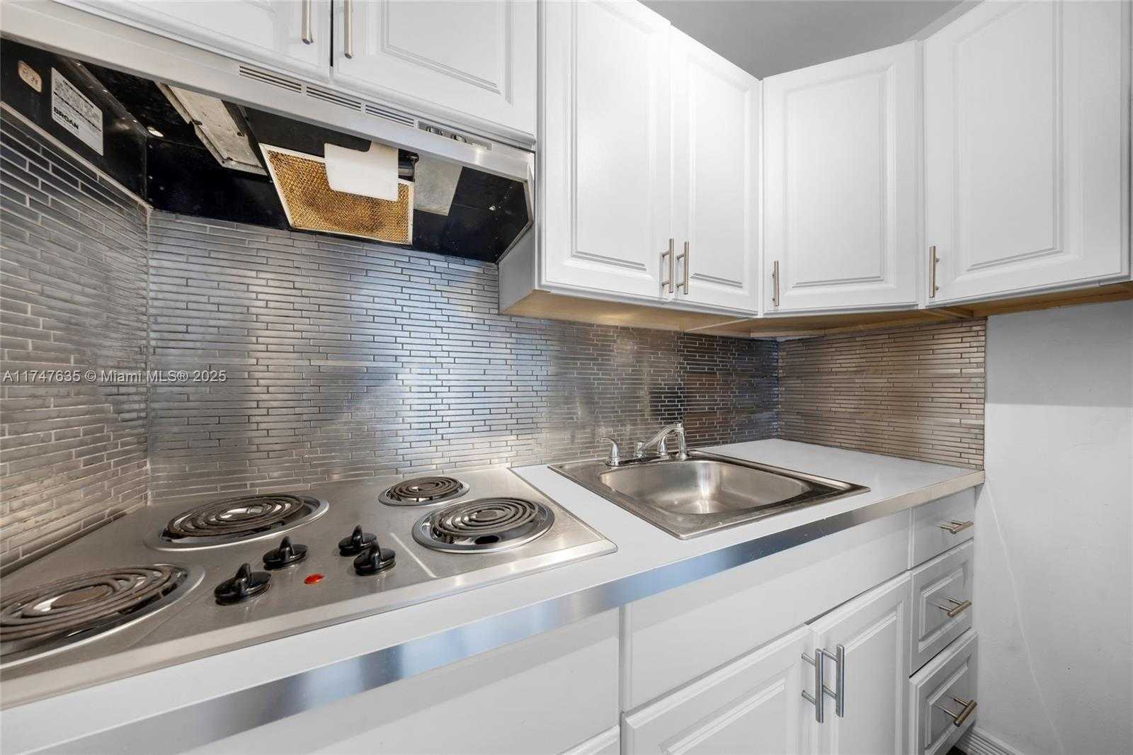 Small Image of 7904 WEST DR #203, North Bay Village Number 39