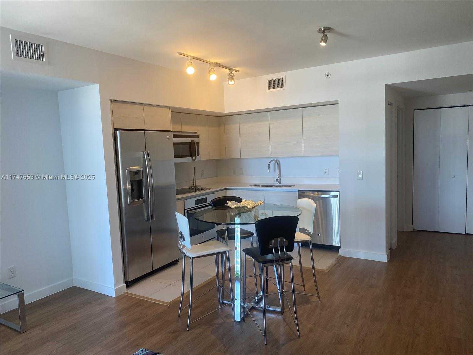 Small Image of 4250 BISCAYNE BLVD #1006, Miami Number 3