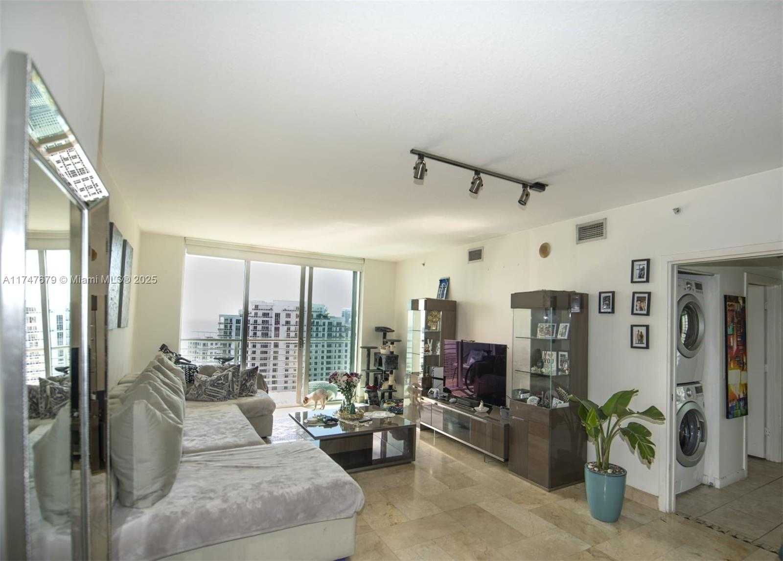 Small Image of 325 SOUTH BISCAYNE BLVD #4115, Miami Number 11