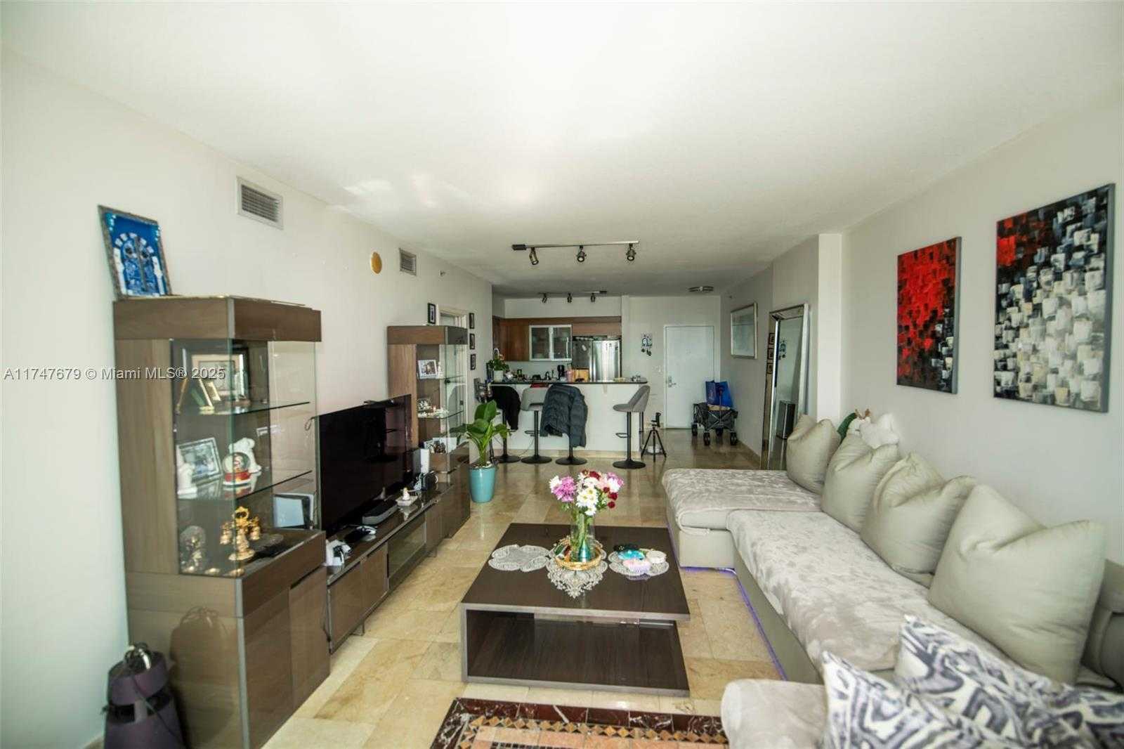 Small Image of 325 SOUTH BISCAYNE BLVD #4115, Miami Number 20