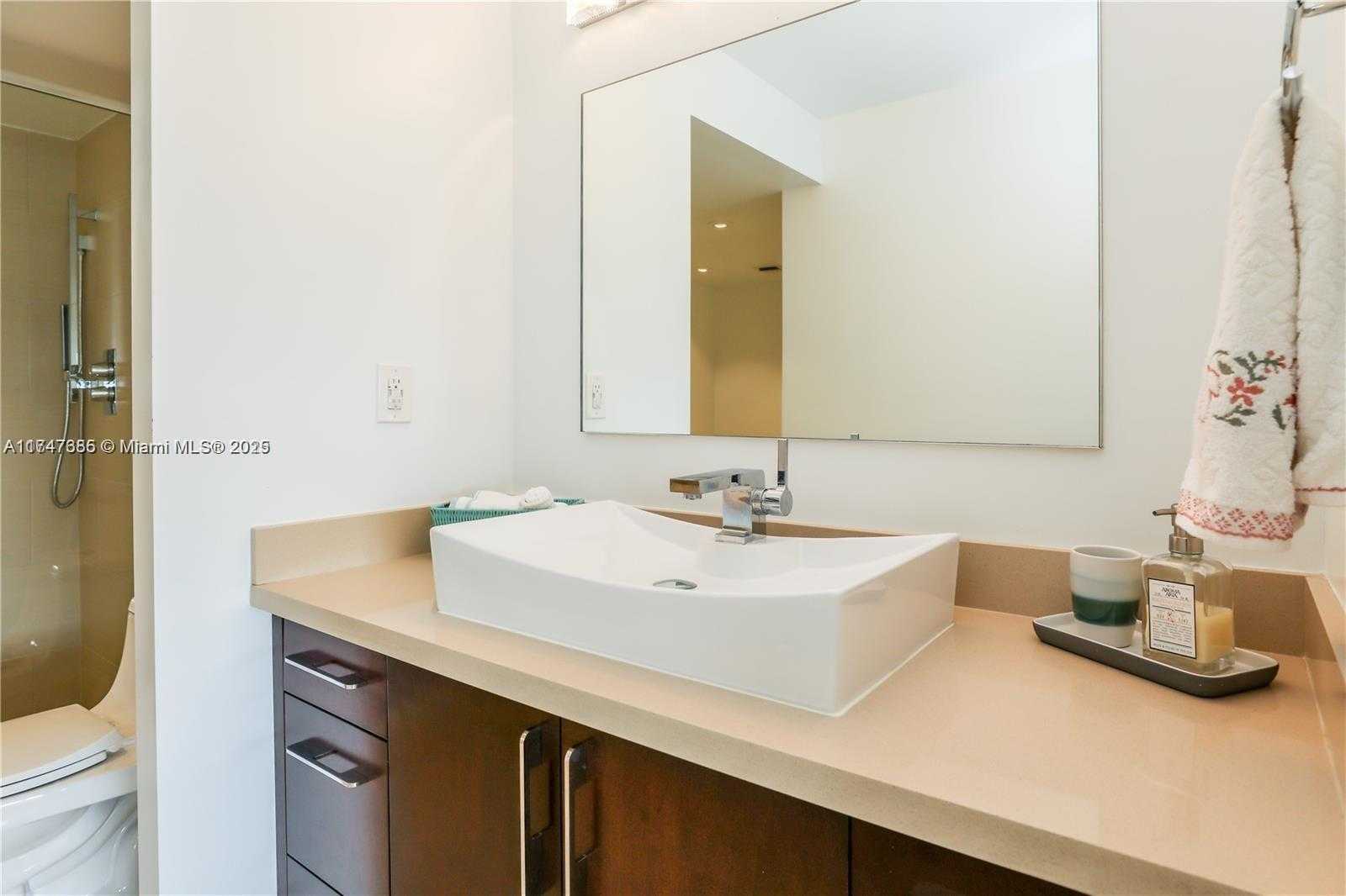 Small Image of 7135 COLLINS AVE #735, Miami Beach Number 30