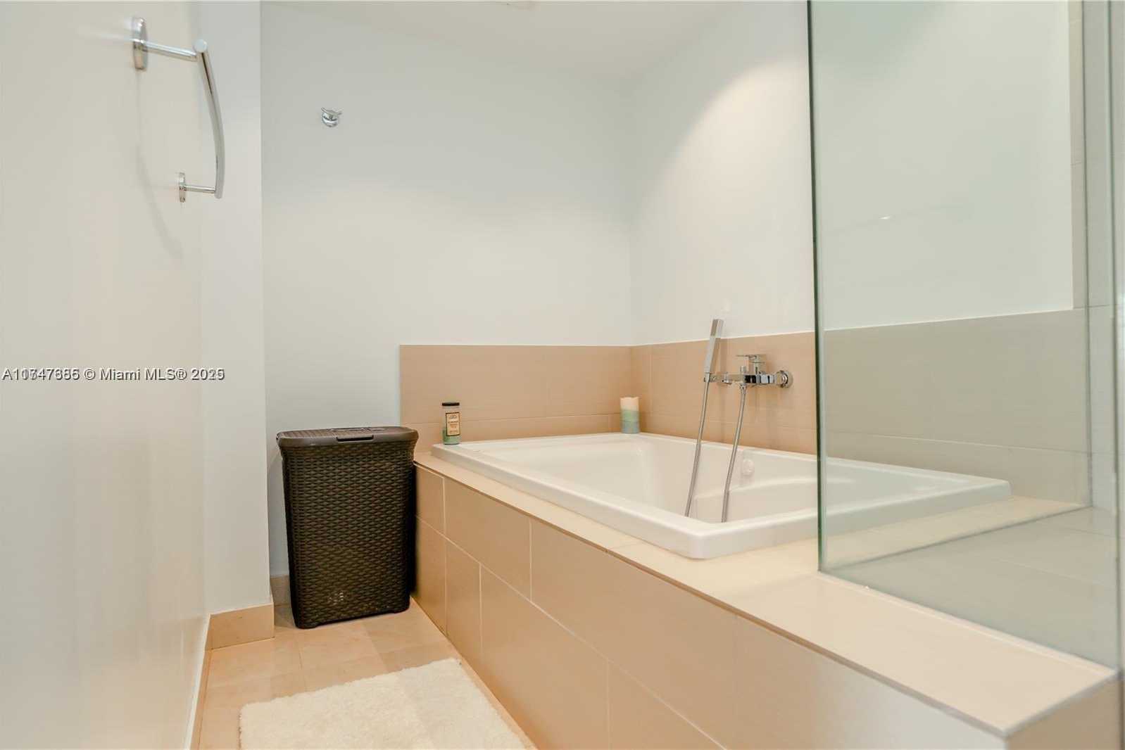 Small Image of 7135 COLLINS AVE #735, Miami Beach Number 31