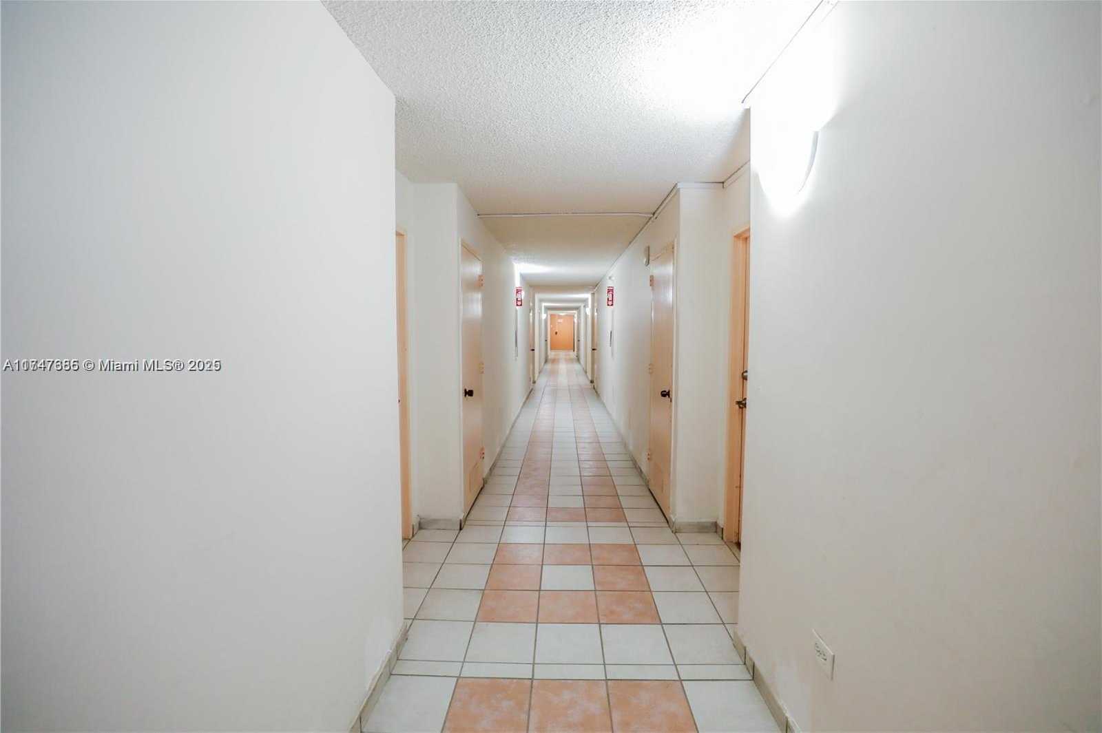 Small Image of 7135 COLLINS AVE #735, Miami Beach Number 4