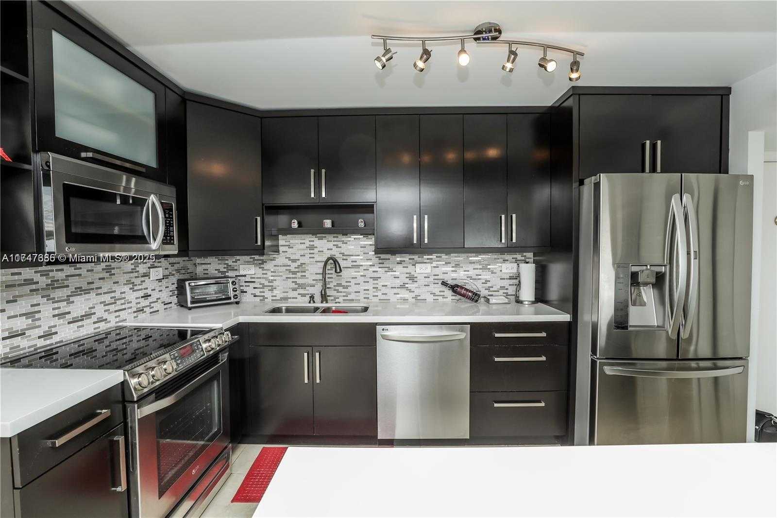 Small Image of 7135 COLLINS AVE #735, Miami Beach Number 5