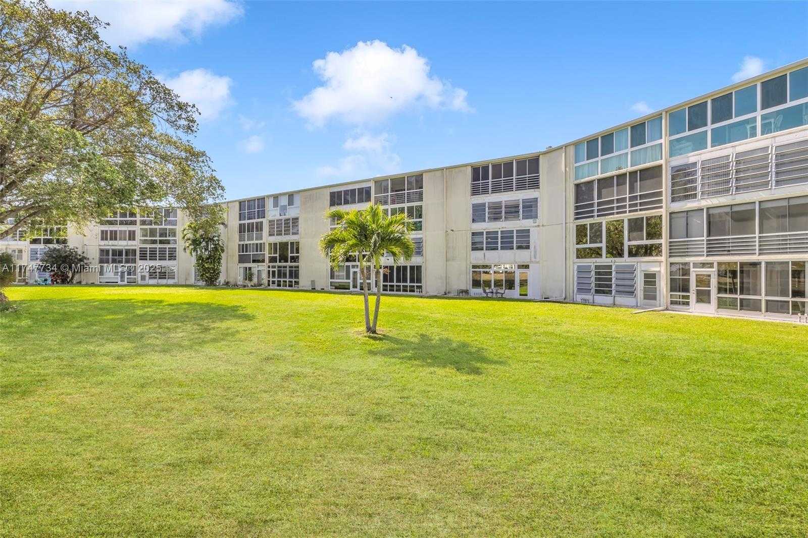 Small Image of 250 GRANTHAM C #250, Deerfield Beach Number 31
