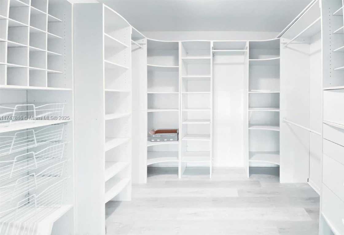 Small Image of 1000 PARKVIEW DR #121, Hallandale Beach Number 10