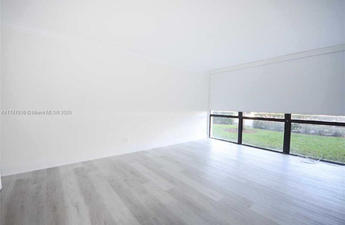 Small Image of 1000 PARKVIEW DR #121, Hallandale Beach Number 11