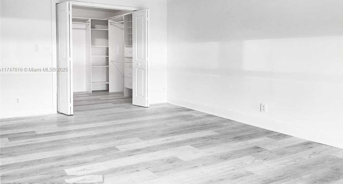 Small Image of 1000 PARKVIEW DR #121, Hallandale Beach Number 12