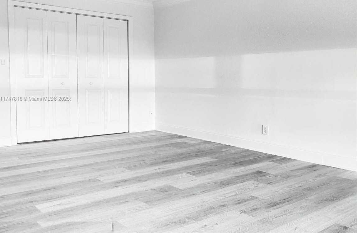 Small Image of 1000 PARKVIEW DR #121, Hallandale Beach Number 13
