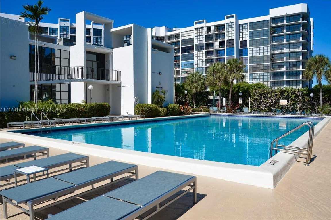 Small Image of 1000 PARKVIEW DR #121, Hallandale Beach Number 22