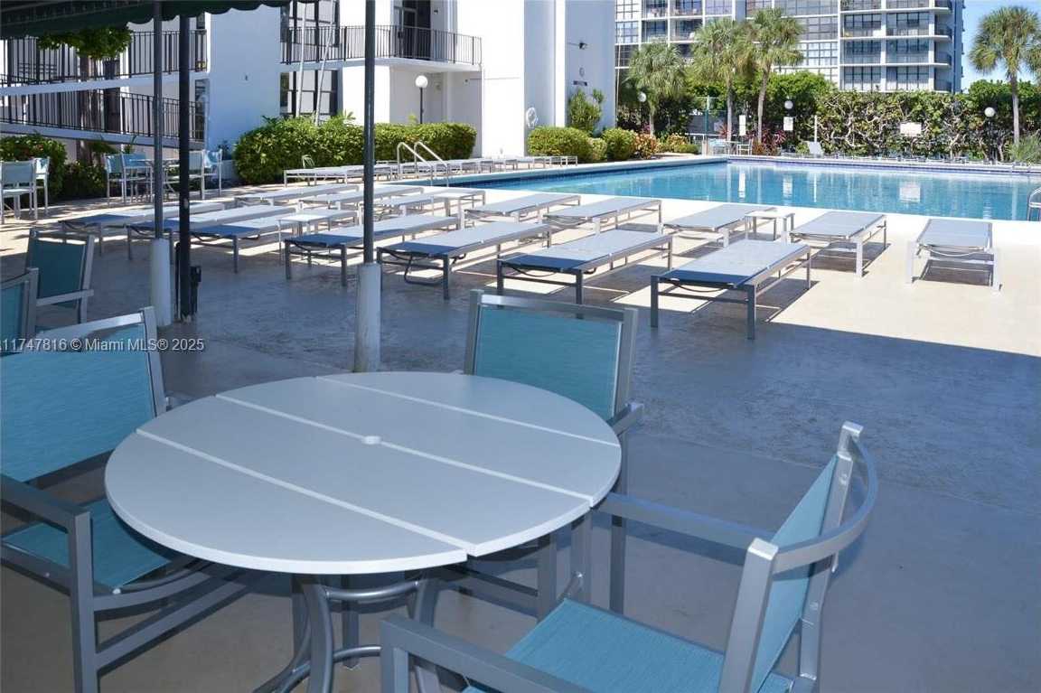 Small Image of 1000 PARKVIEW DR #121, Hallandale Beach Number 23