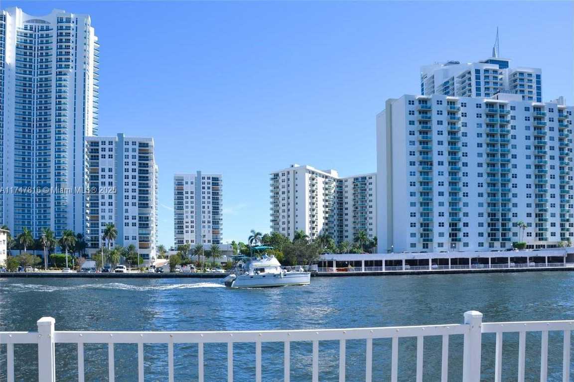 Small Image of 1000 PARKVIEW DR #121, Hallandale Beach Number 24