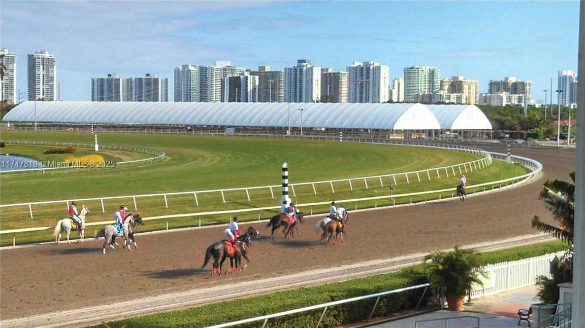 Small Image of 1000 PARKVIEW DR #121, Hallandale Beach Number 27