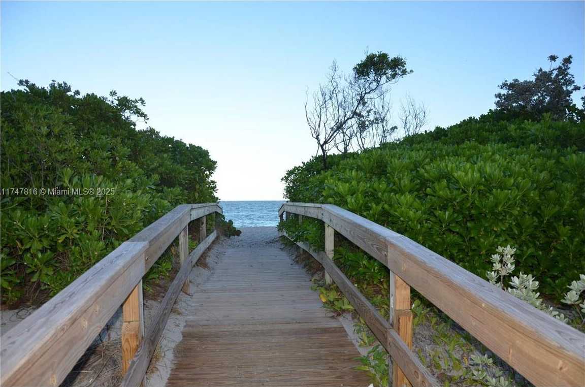Small Image of 1000 PARKVIEW DR #121, Hallandale Beach Number 33