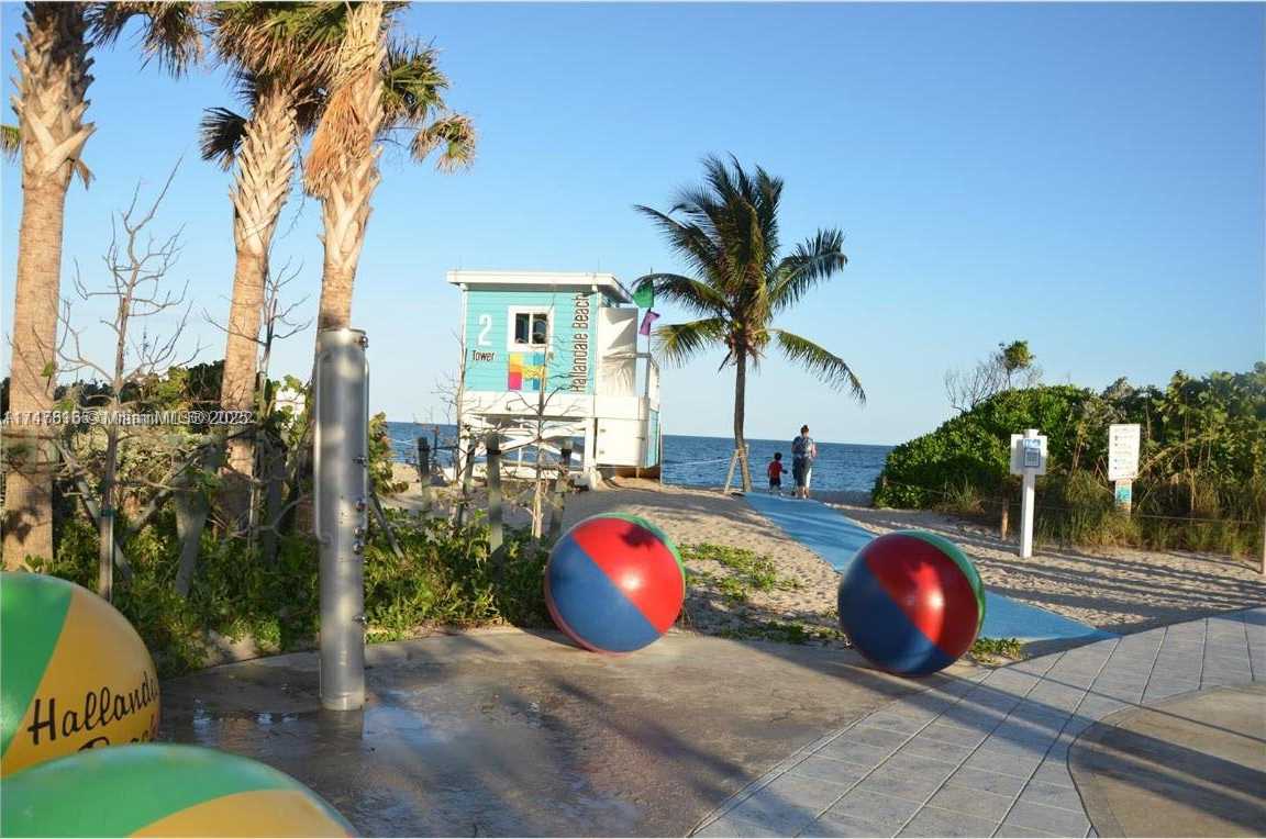 Small Image of 1000 PARKVIEW DR #121, Hallandale Beach Number 34