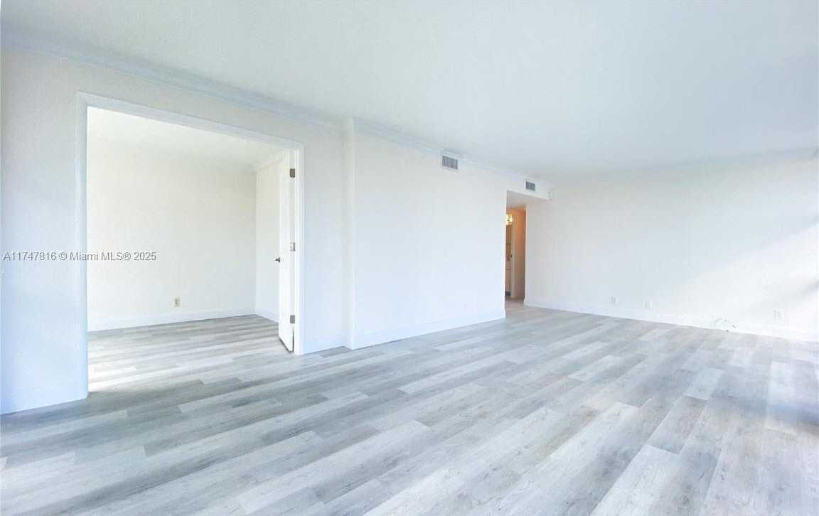Small Image of 1000 PARKVIEW DR #121, Hallandale Beach Number 6