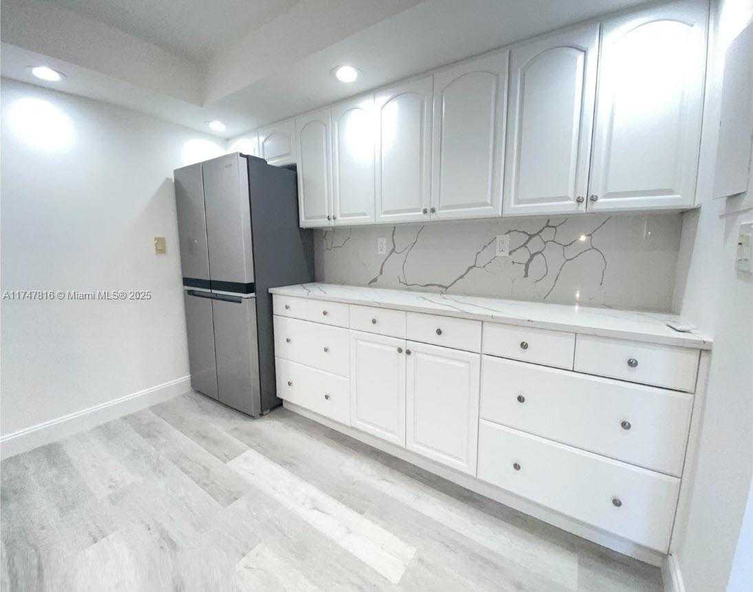Small Image of 1000 PARKVIEW DR #121, Hallandale Beach Number 8