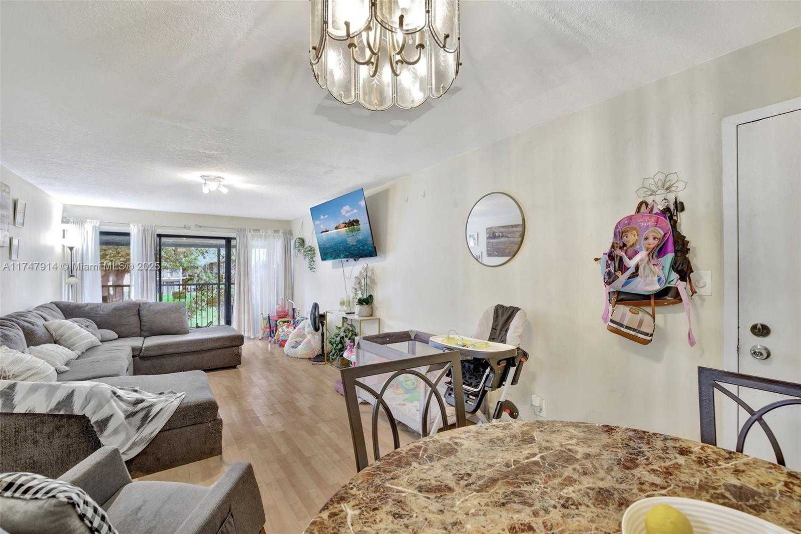 Small Image of 5841 WASHINGTON ST #62, Hollywood Number 12