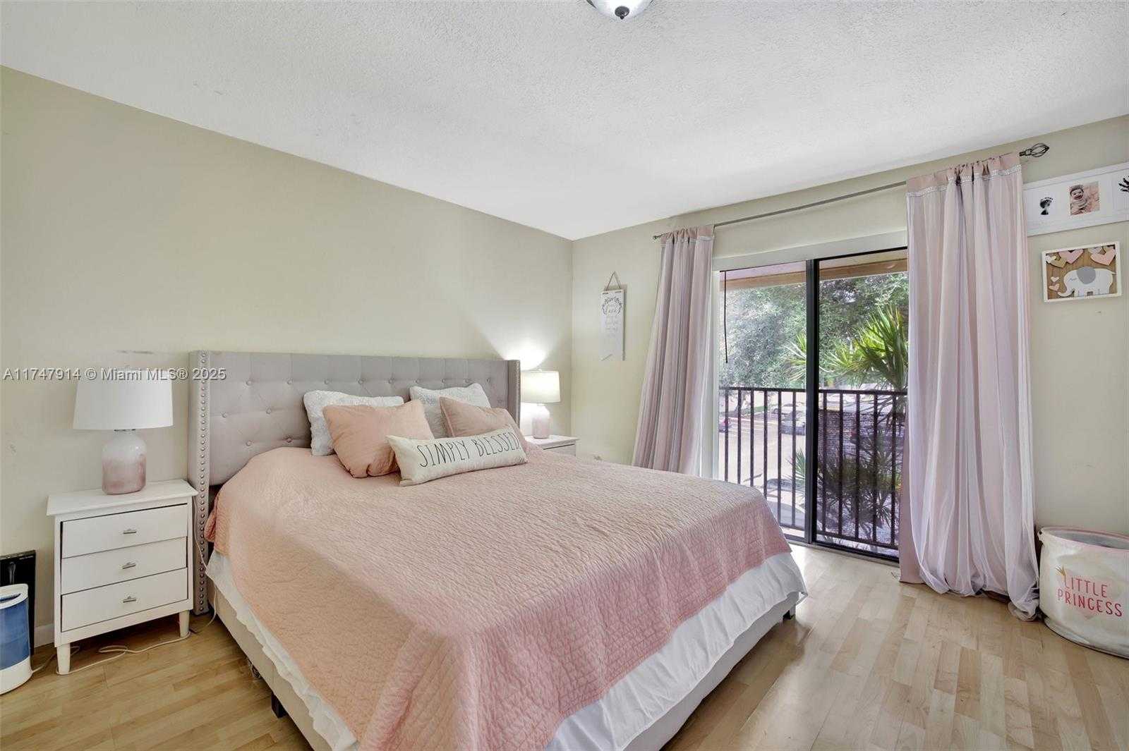 Small Image of 5841 WASHINGTON ST #62, Hollywood Number 16