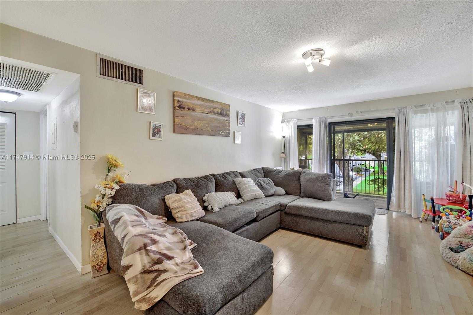 Small Image of 5841 WASHINGTON ST #62, Hollywood Number 2