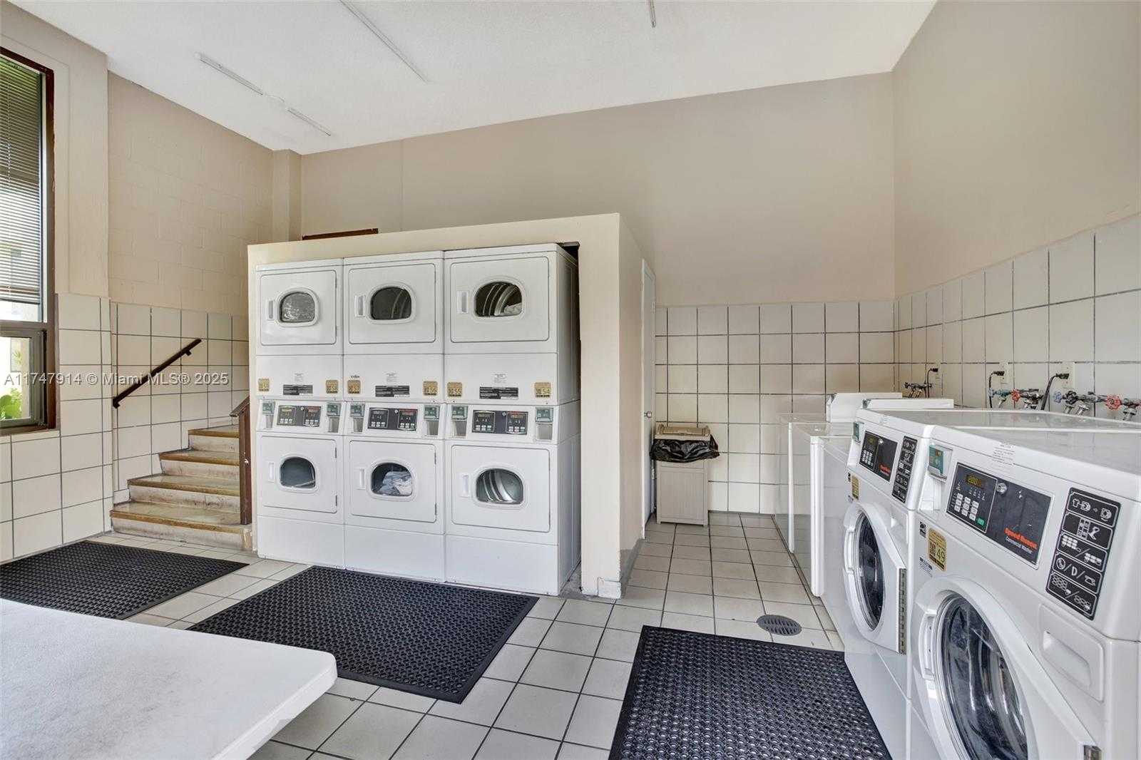 Small Image of 5841 WASHINGTON ST #62, Hollywood Number 24
