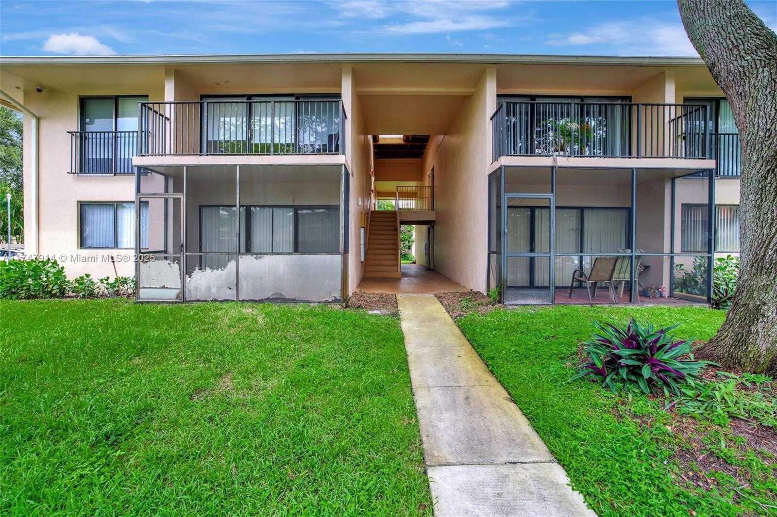 Small Image of 5841 WASHINGTON ST #62, Hollywood Number 25