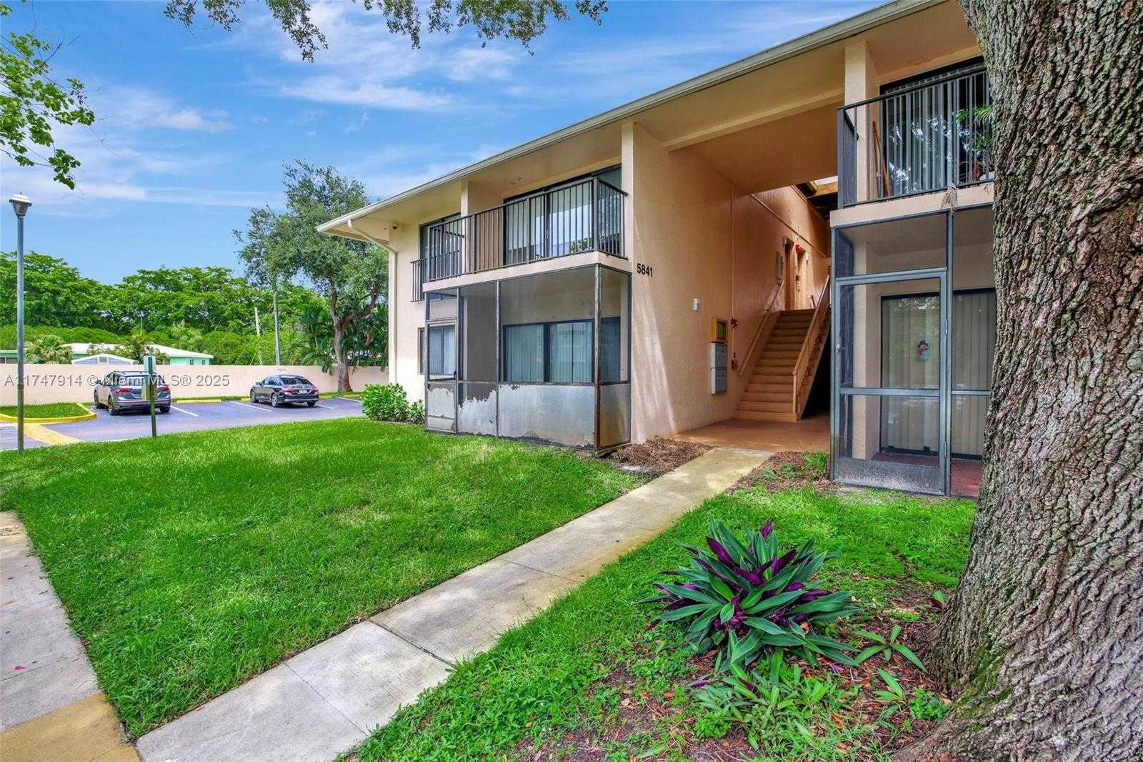 Small Image of 5841 WASHINGTON ST #62, Hollywood Number 26