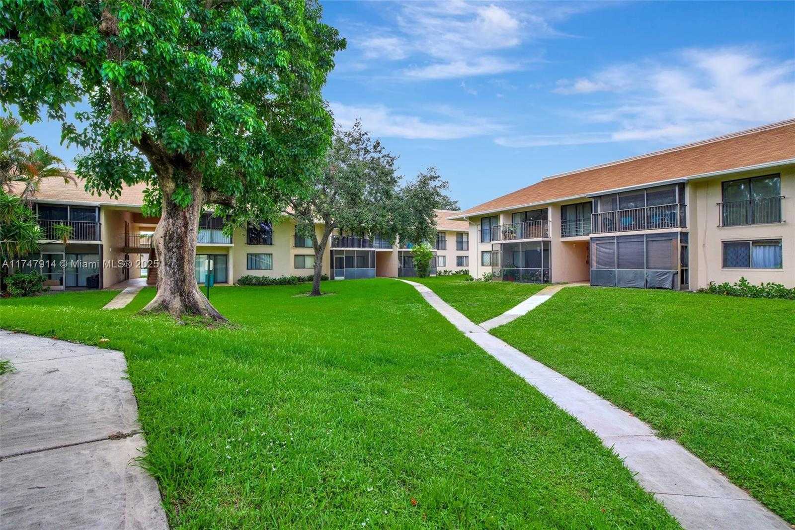 Small Image of 5841 WASHINGTON ST #62, Hollywood Number 27