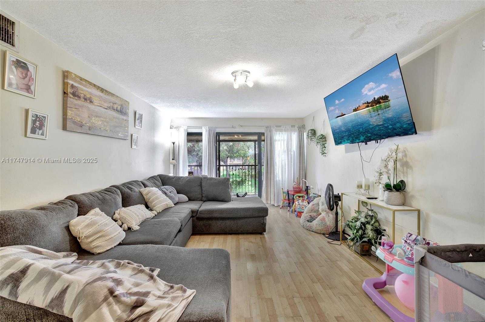 Small Image of 5841 WASHINGTON ST #62, Hollywood Number 3