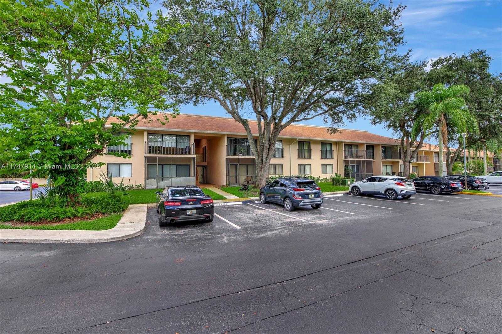 Small Image of 5841 WASHINGTON ST #62, Hollywood Number 30