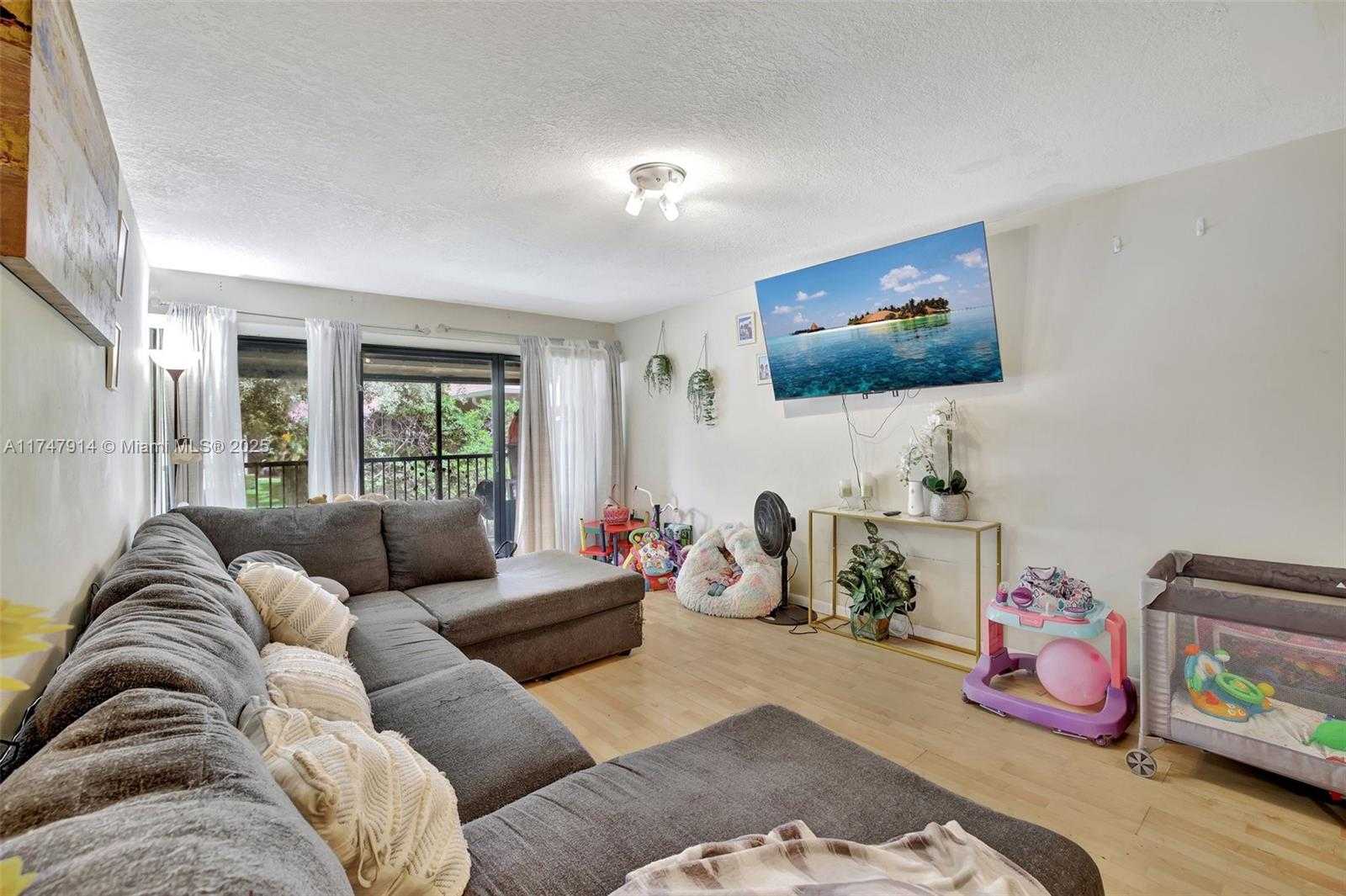 Small Image of 5841 WASHINGTON ST #62, Hollywood Number 4