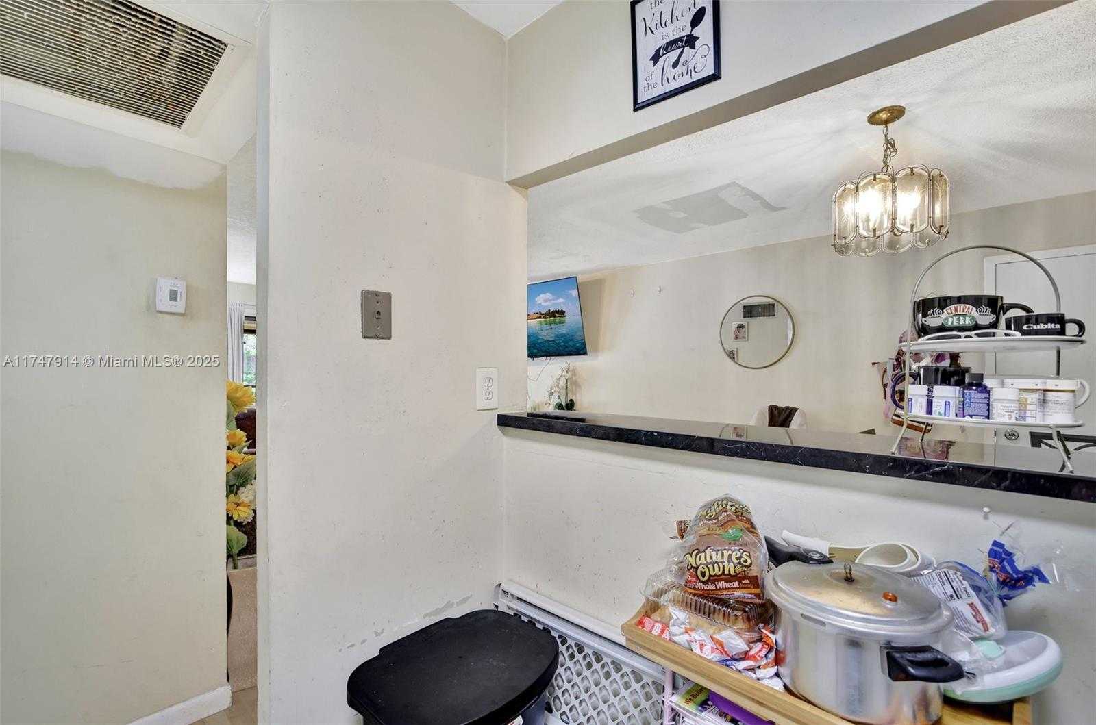 Small Image of 5841 WASHINGTON ST #62, Hollywood Number 7