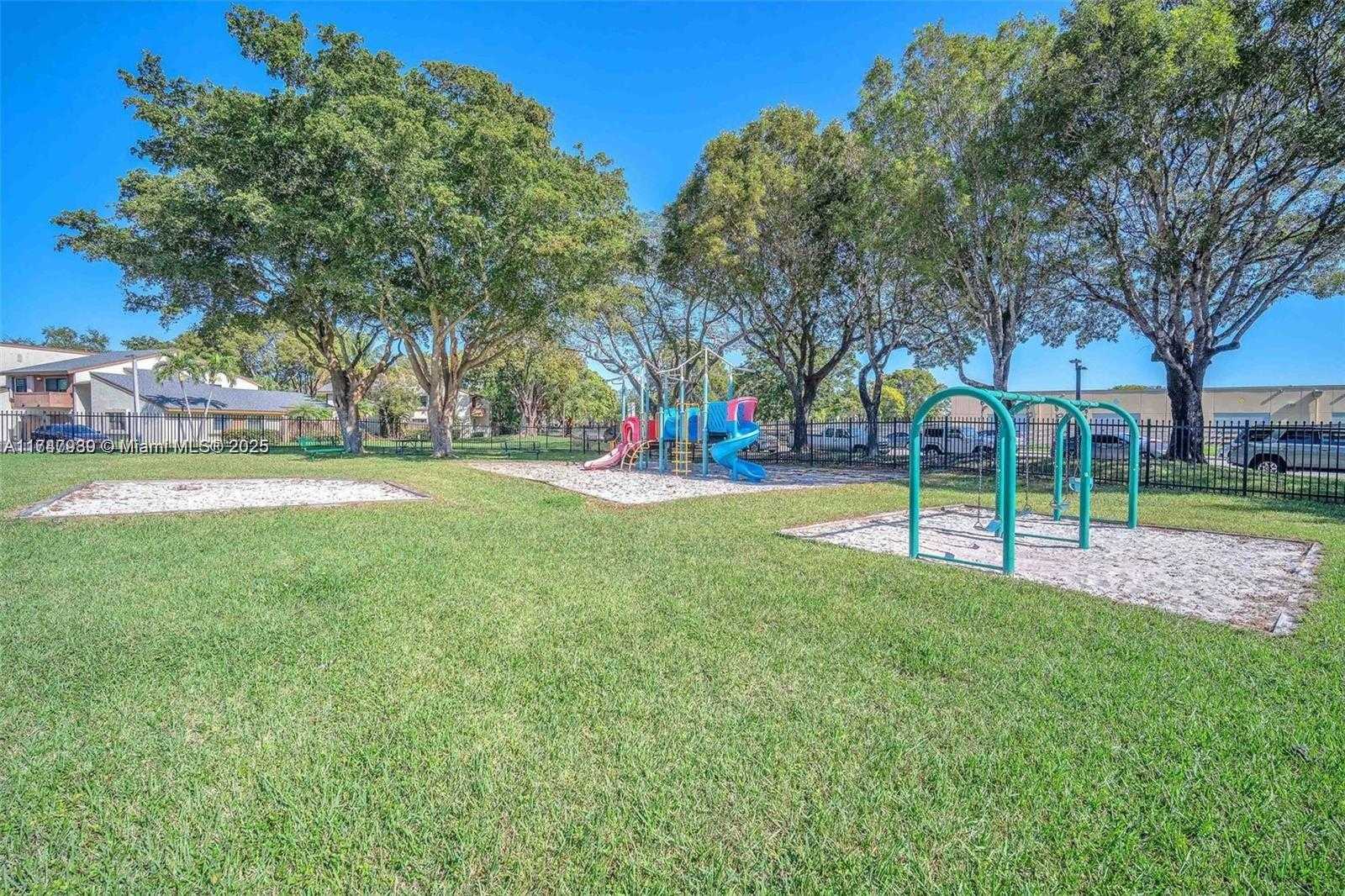 Small Image of 10661 SOUTH WEST 113TH PL #94C, Miami Number 19