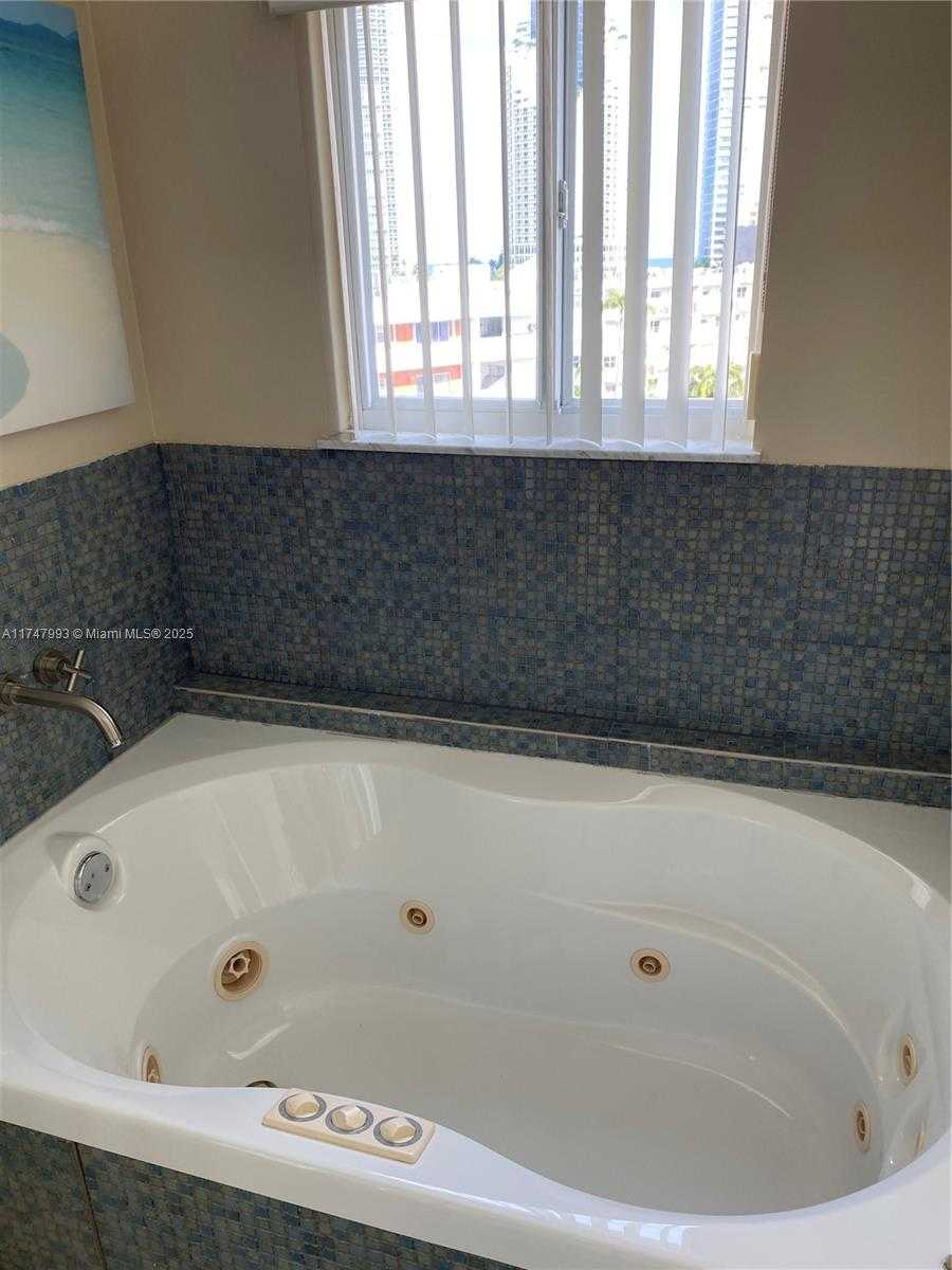 Small Image of 18000 NORTH BAY RD #601, Sunny Isles Beach Number 10
