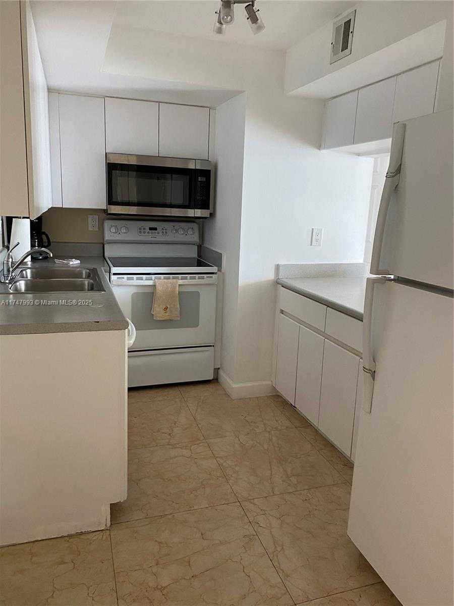 Small Image of 18000 NORTH BAY RD #601, Sunny Isles Beach Number 13